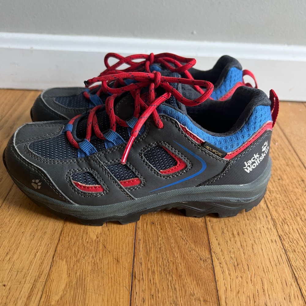 Kids Jack Wolfskin hiking boots size 1